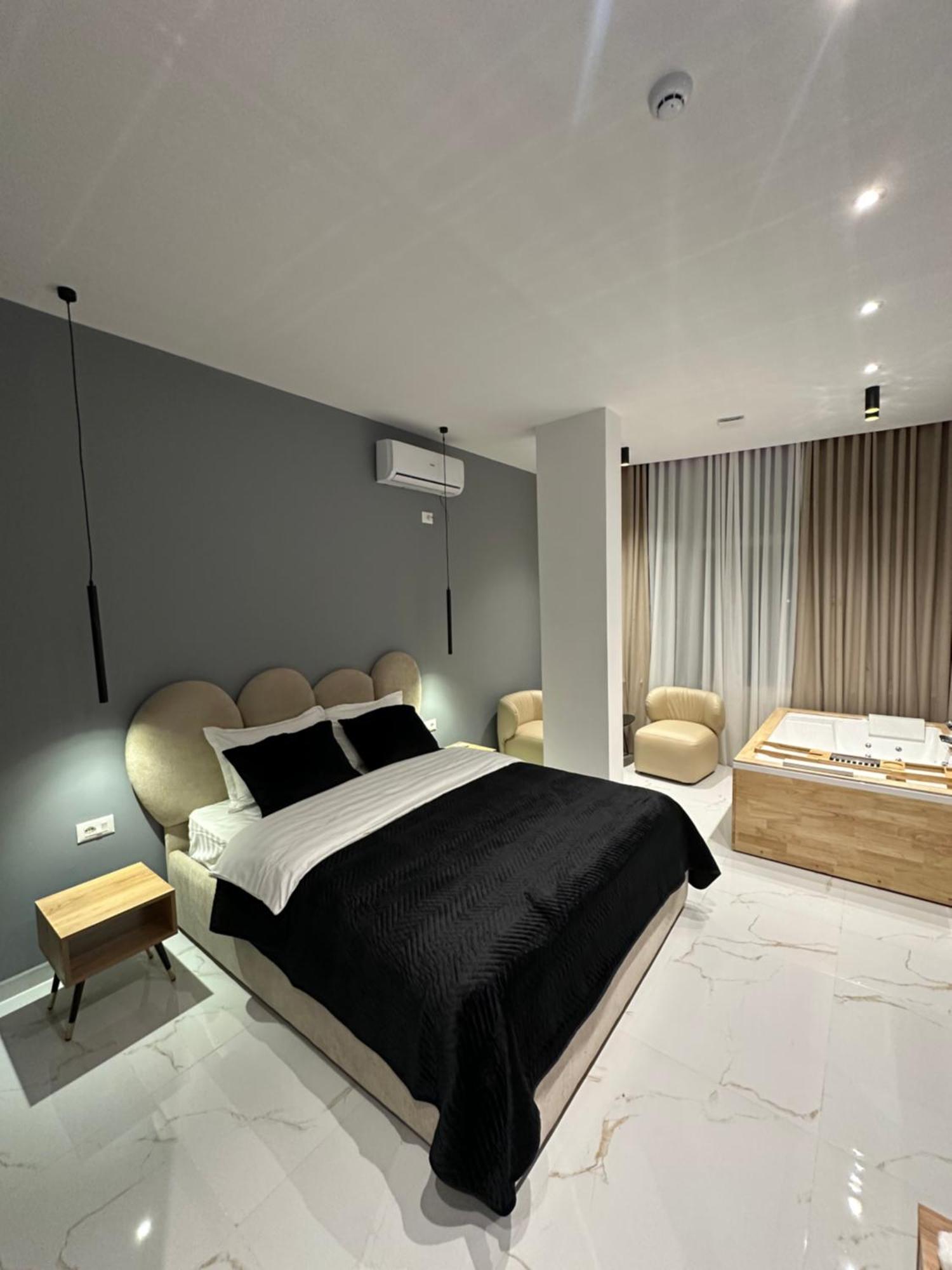 Hotel Luxury By Gjyshi 4*