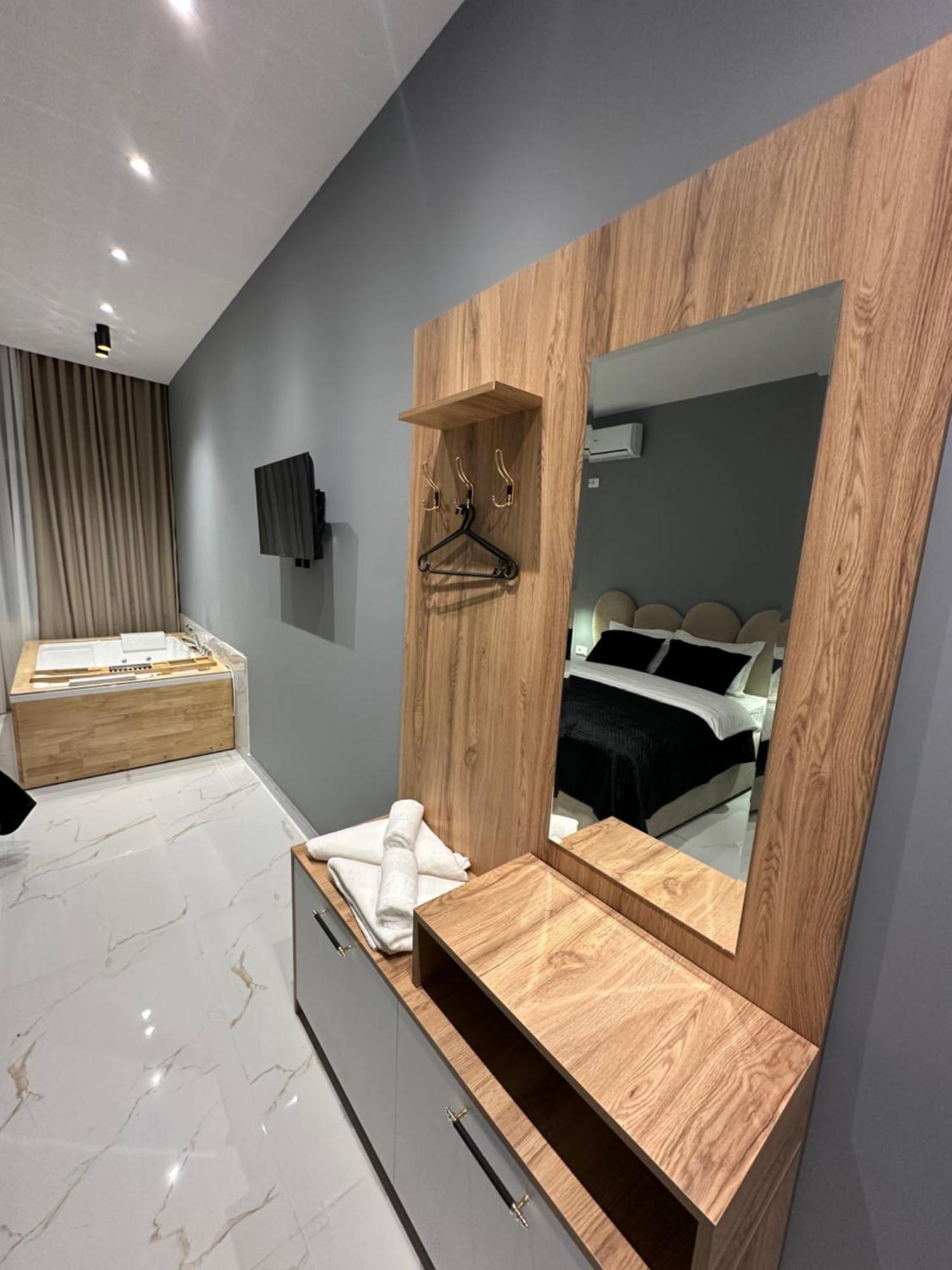 Luxury By Gjyshi 4*