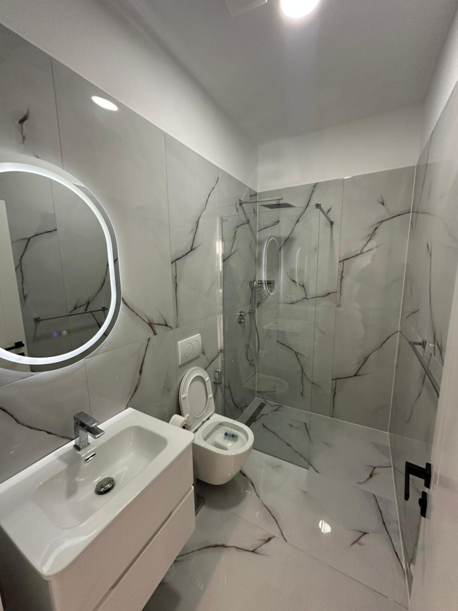 Luxury By Gjyshi Hotel