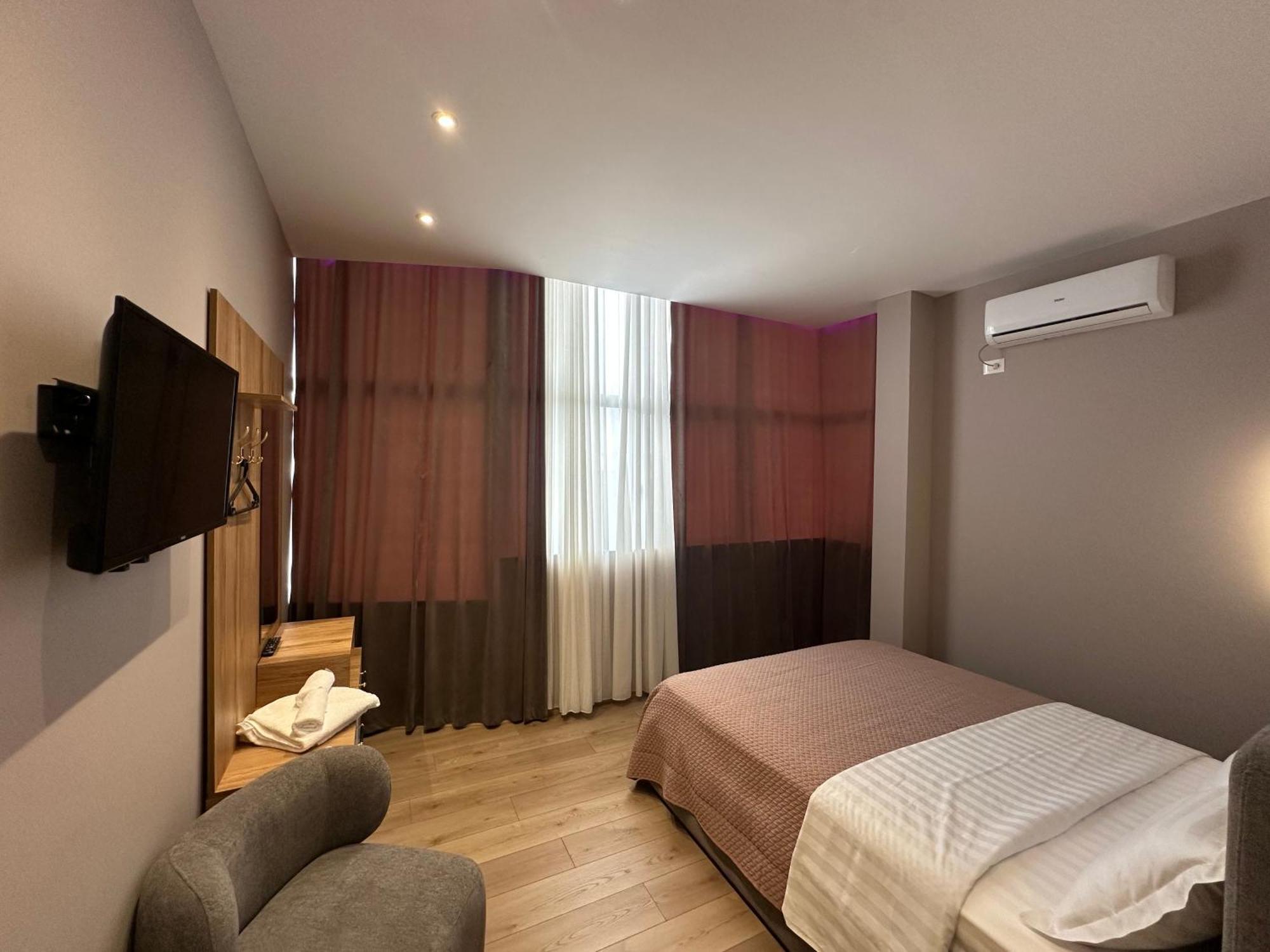 Luxury By Gjyshi Hotel 4*
